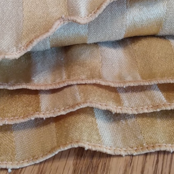 Large gold tablecloth - Picture 2 of 2